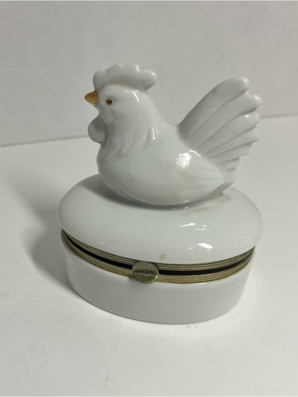 Japanese White and Gold Ceramic Hen Trinket Box